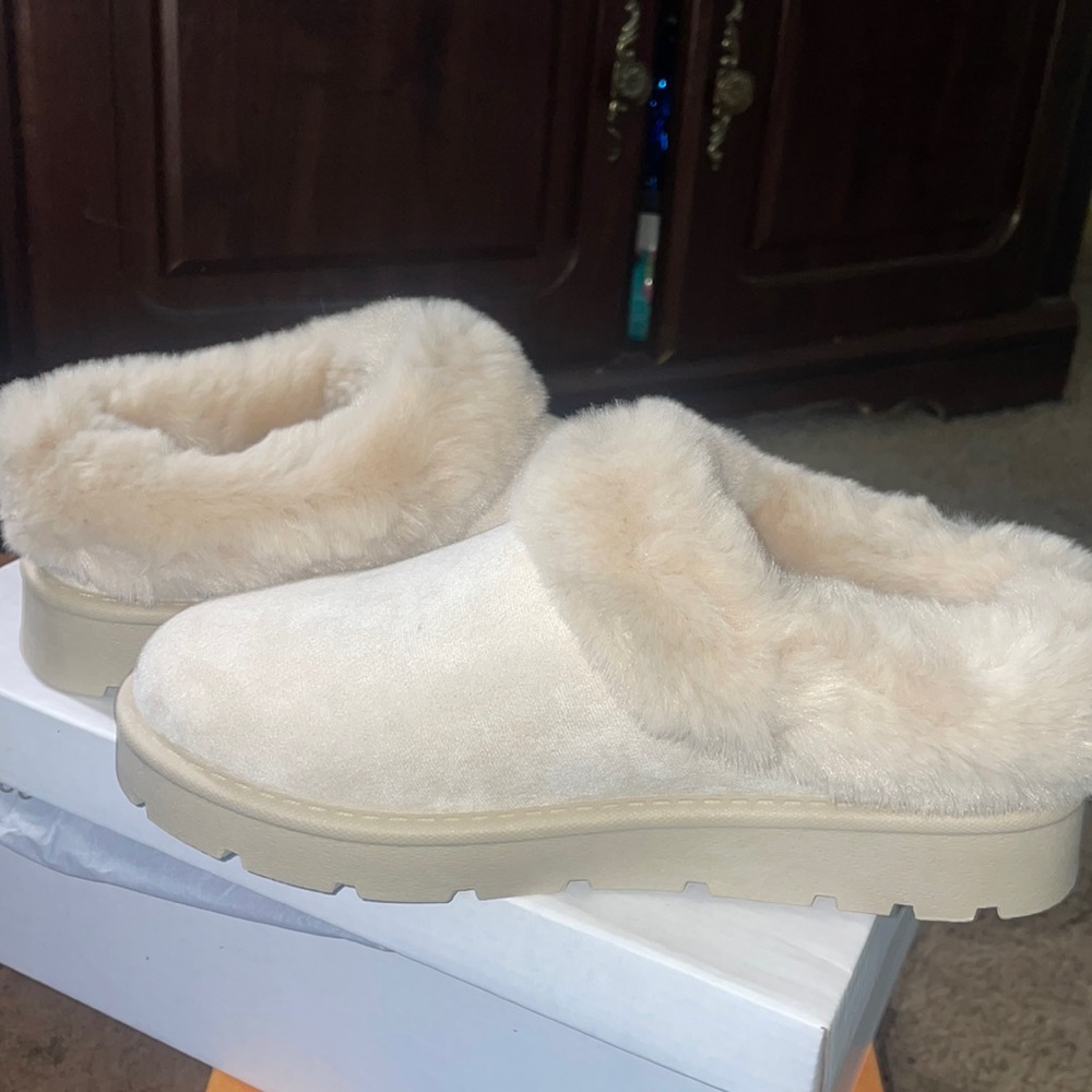 Cream Slippers